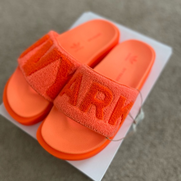 SOLD Ivy Park Slides **Brand New** - Picture 3 of 3